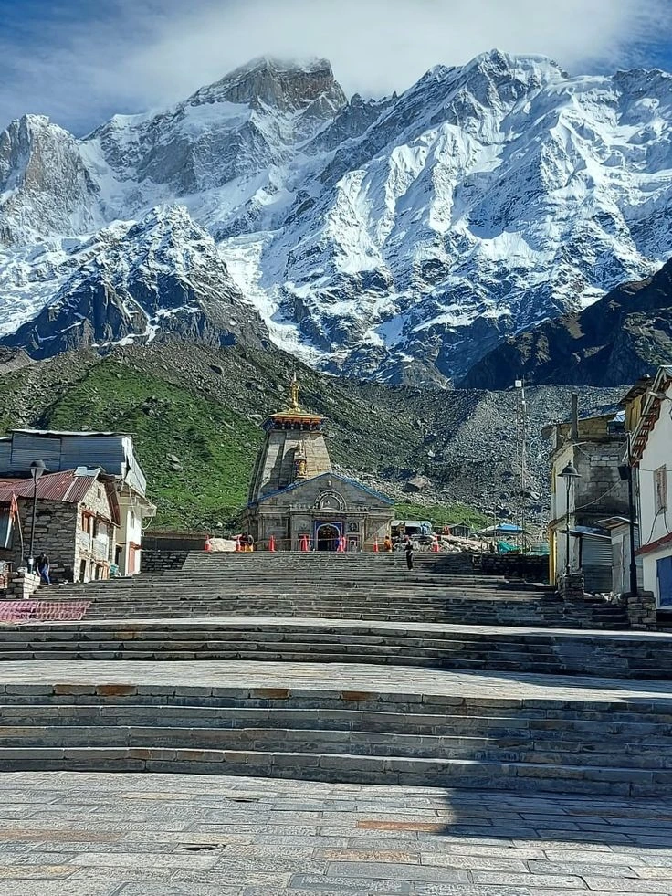 केदारनाथ में बर्फबारी